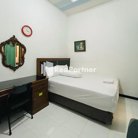 Hotel Griya Dalem Syariah Redpartner à Sorabaya Extérieur photo