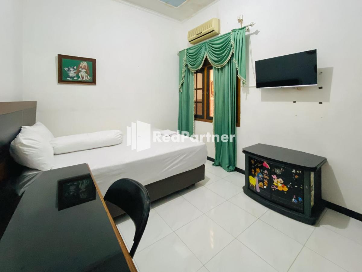 Hotel Griya Dalem Syariah Redpartner à Sorabaya Extérieur photo