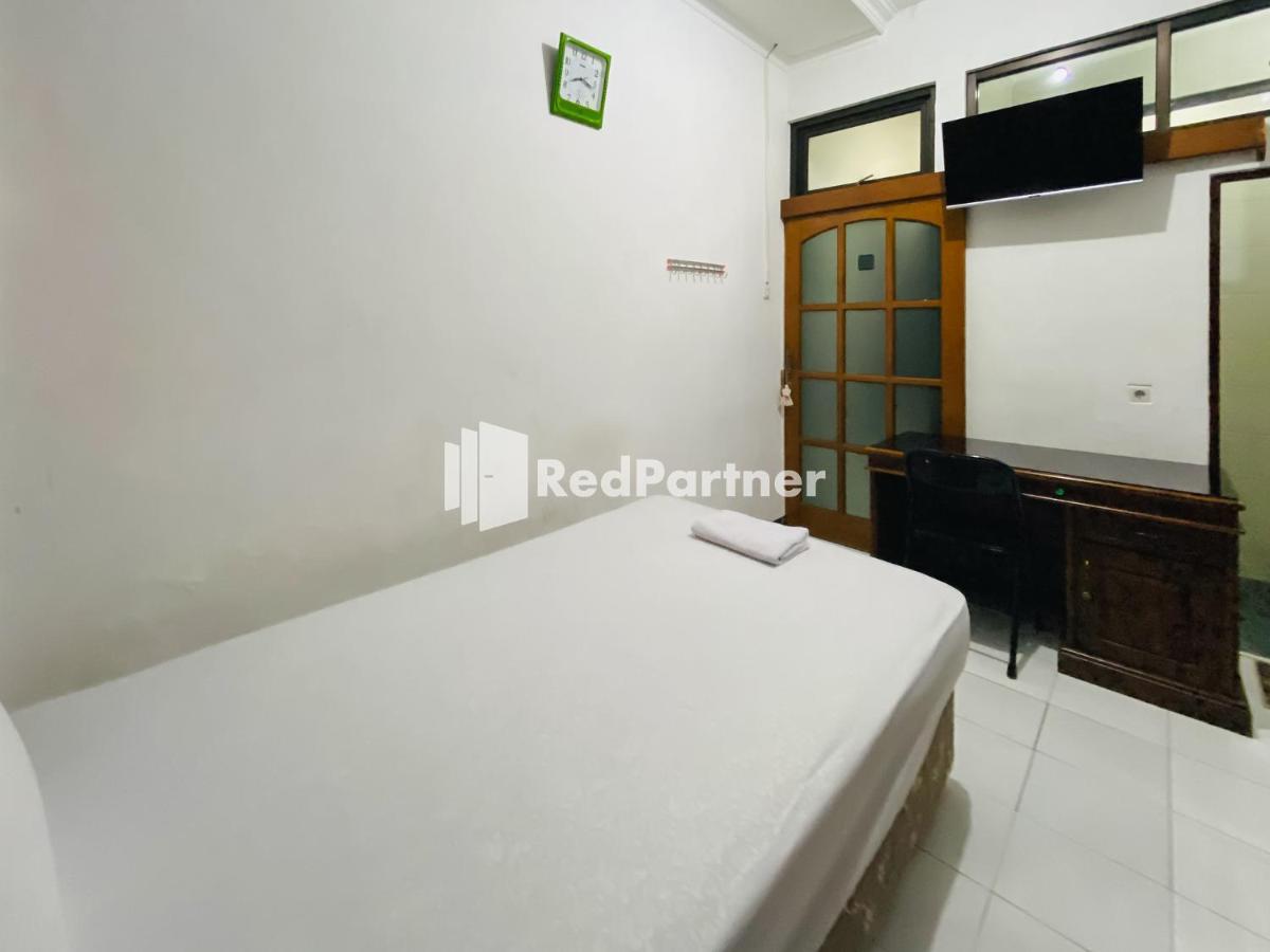 Hotel Griya Dalem Syariah Redpartner à Sorabaya Extérieur photo